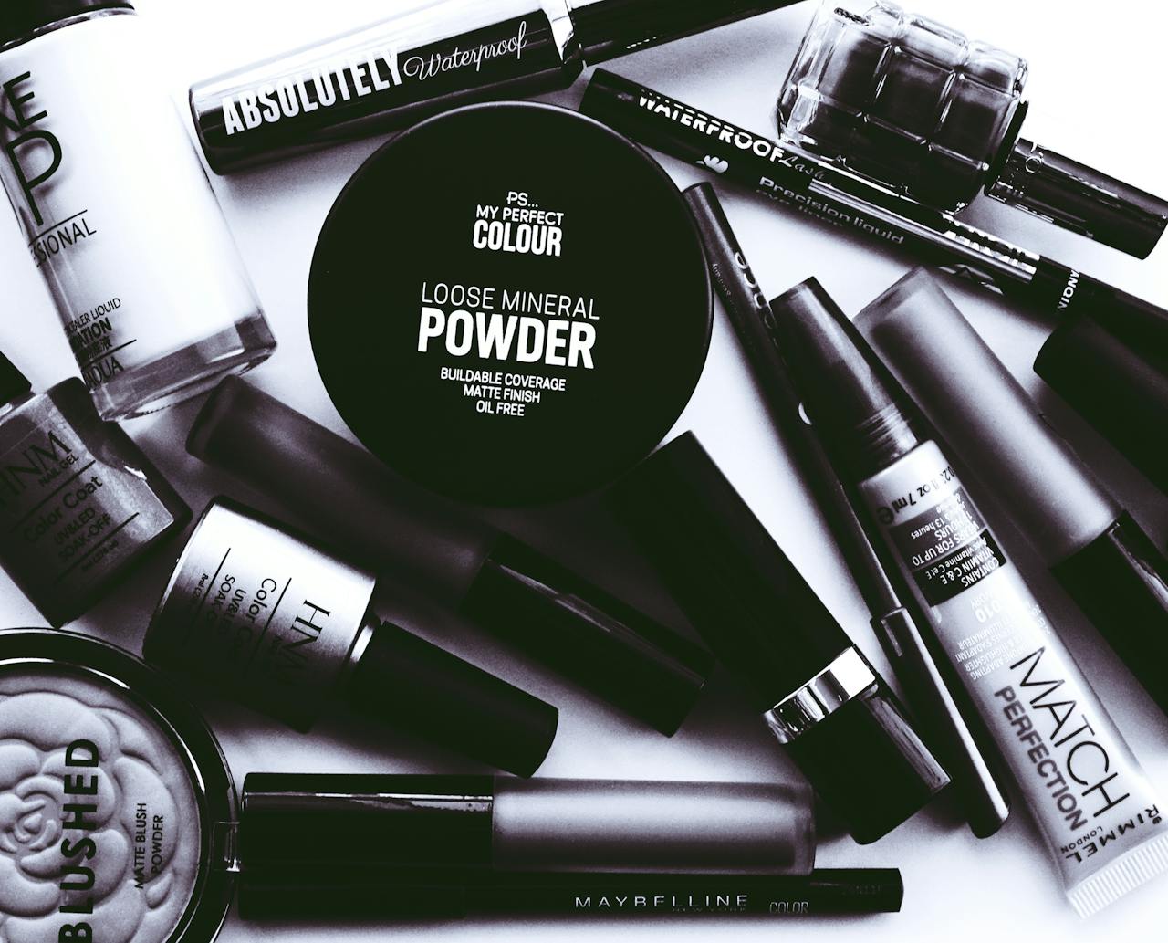 services-04 Elegant monochrome flatlay showcasing a collection of beauty products and cosmetics.